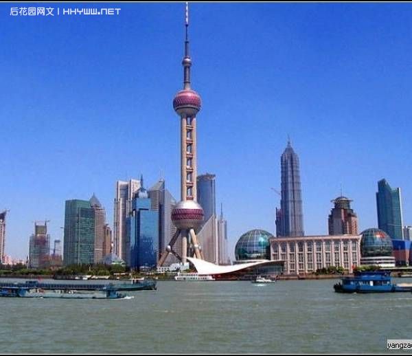 东方明珠塔是上海标志性建筑物